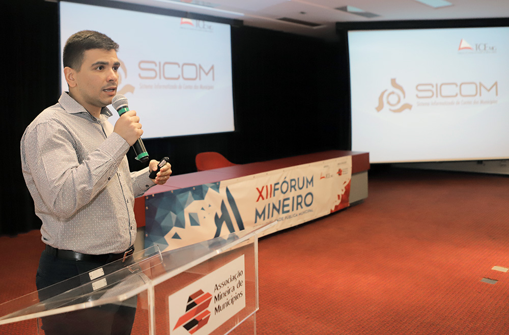 O analista Felipe Figueiredo ministrou a palestra Sicom: Principais Causas de Críticas pelo Sistema (Foto: Thiago Rios Gomes)